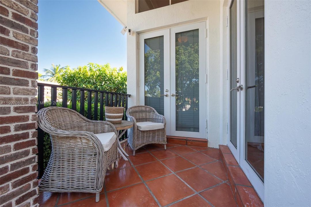 En Venta: $1,599,000 (4 camas, 3 baños, 2203 Pies cuadrados)