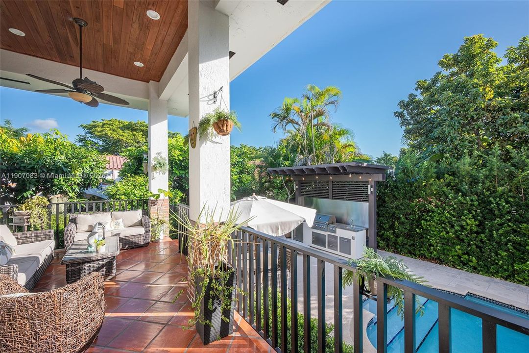 En Venta: $1,599,000 (4 camas, 3 baños, 2203 Pies cuadrados)