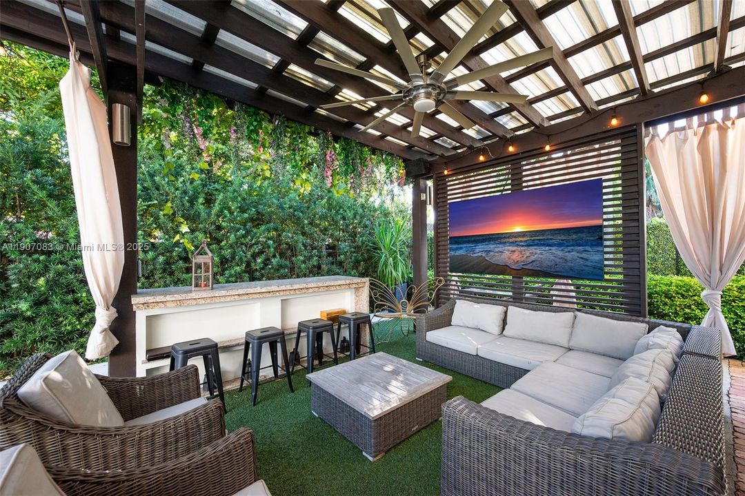 En Venta: $1,599,000 (4 camas, 3 baños, 2203 Pies cuadrados)