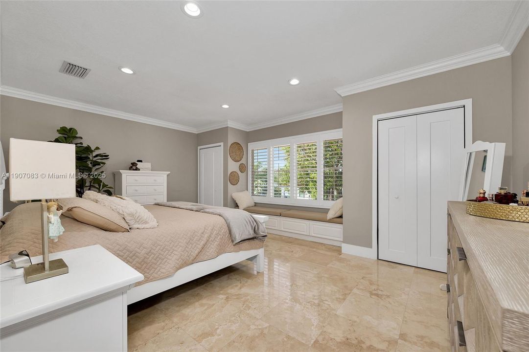 En Venta: $1,599,000 (4 camas, 3 baños, 2203 Pies cuadrados)