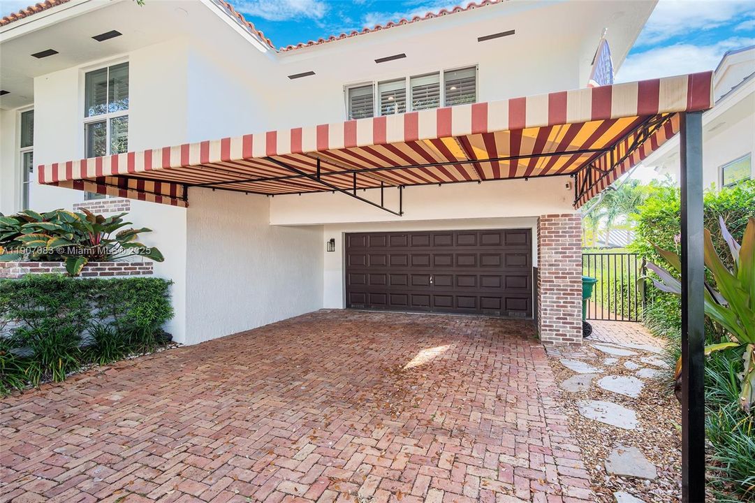 En Venta: $1,599,000 (4 camas, 3 baños, 2203 Pies cuadrados)