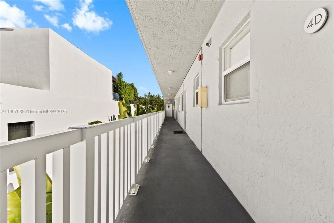 合同活跃: $369,000 (1 贝兹, 1 浴室, 700 平方英尺)