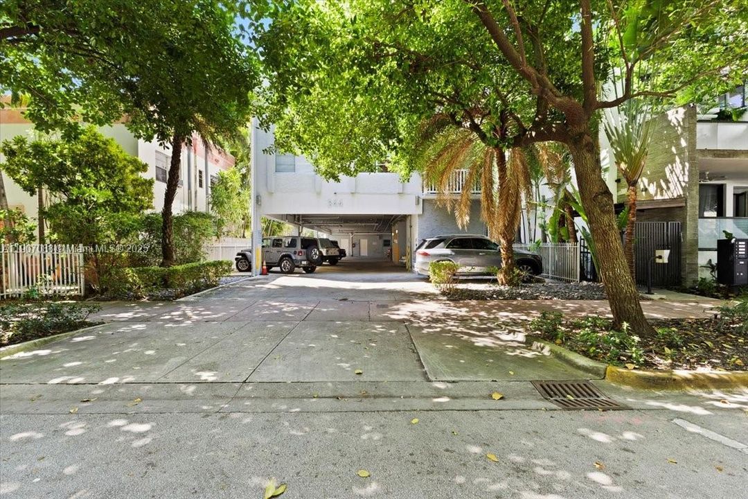 合同活跃: $369,000 (1 贝兹, 1 浴室, 700 平方英尺)