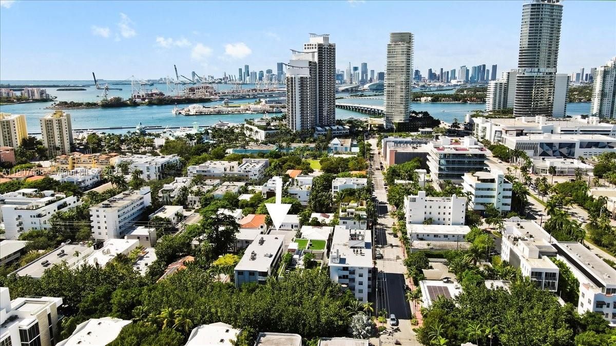 合同活跃: $369,000 (1 贝兹, 1 浴室, 700 平方英尺)