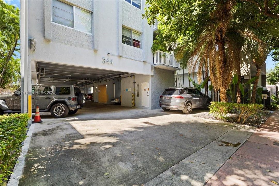 合同活跃: $369,000 (1 贝兹, 1 浴室, 700 平方英尺)