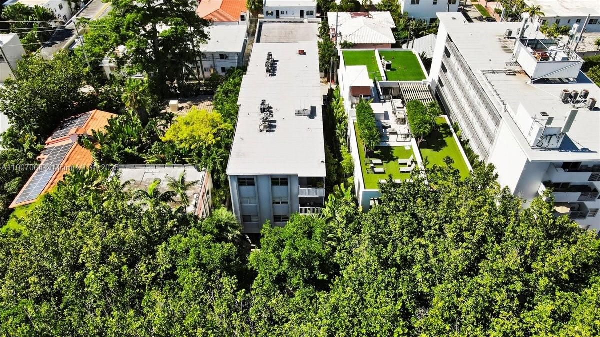 合同活跃: $369,000 (1 贝兹, 1 浴室, 700 平方英尺)