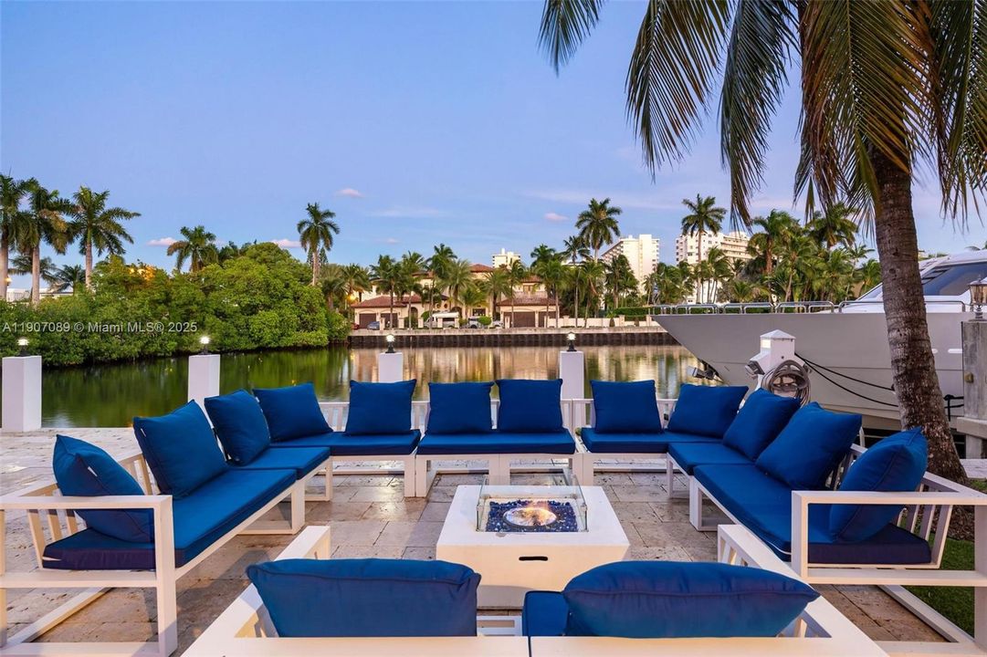 For Rent: $60,000 (7 beds, 6 baths, 7674 Square Feet)