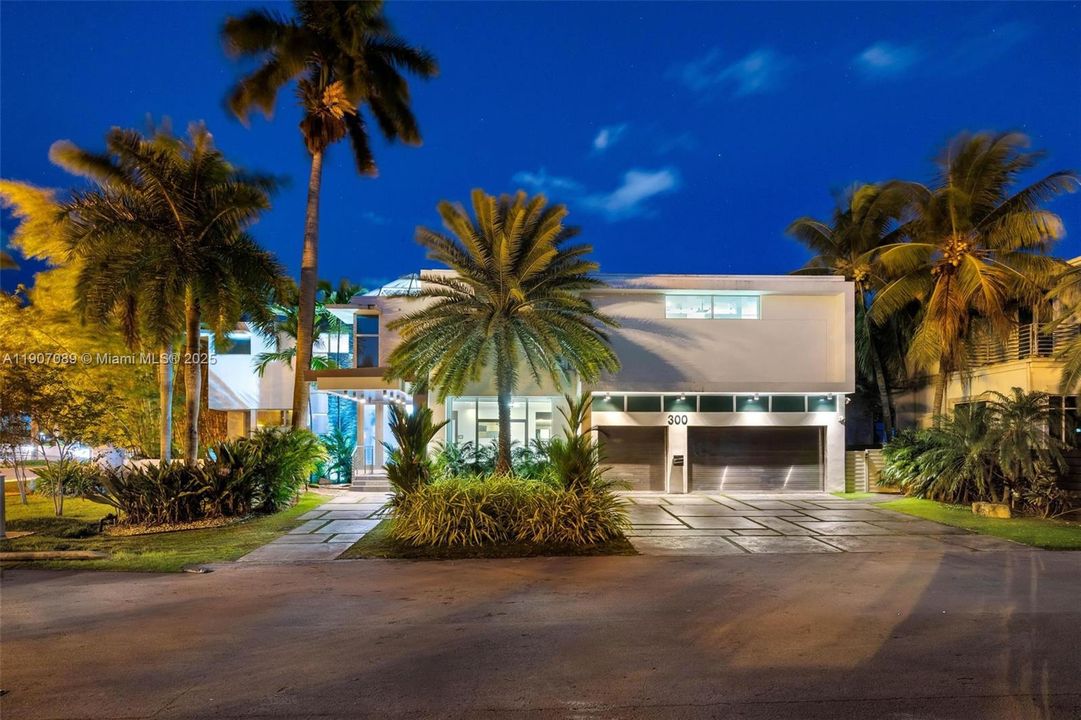 For Rent: $60,000 (7 beds, 6 baths, 7674 Square Feet)