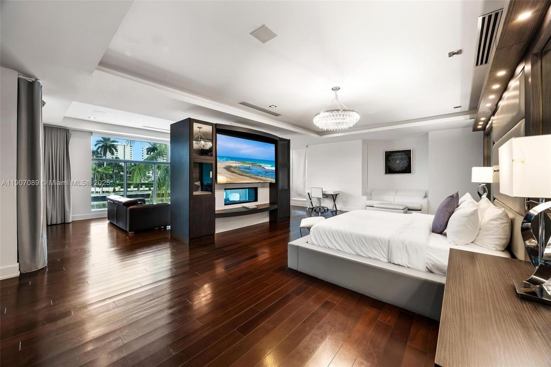 For Rent: $60,000 (7 beds, 6 baths, 7674 Square Feet)