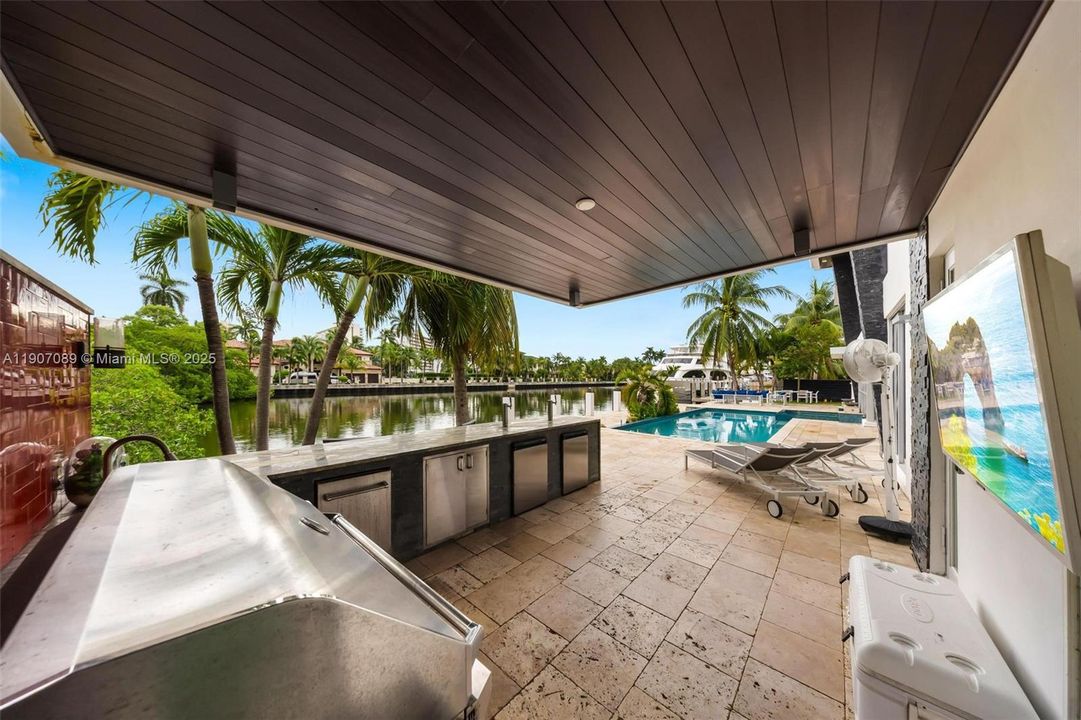 For Rent: $60,000 (7 beds, 6 baths, 7674 Square Feet)