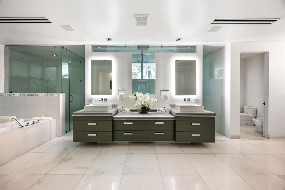 For Rent: $60,000 (7 beds, 6 baths, 7674 Square Feet)