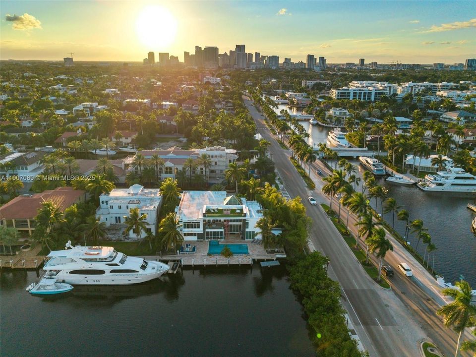 For Rent: $60,000 (7 beds, 6 baths, 7674 Square Feet)