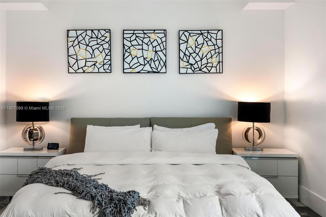 For Rent: $60,000 (7 beds, 6 baths, 7674 Square Feet)