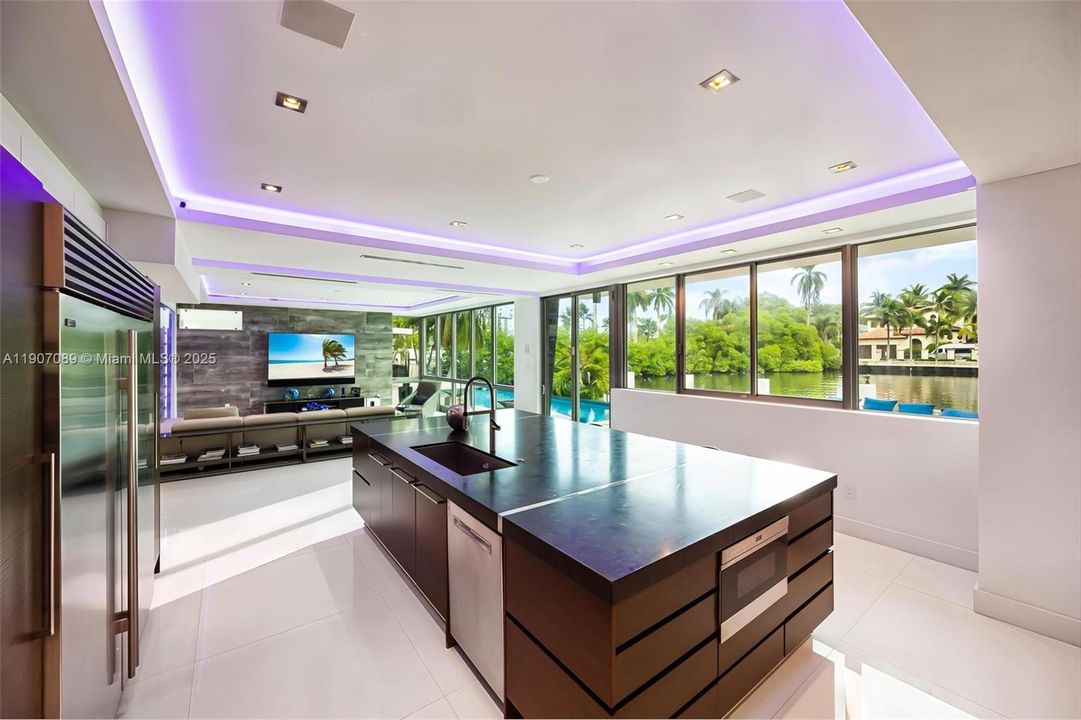 For Rent: $60,000 (7 beds, 6 baths, 7674 Square Feet)