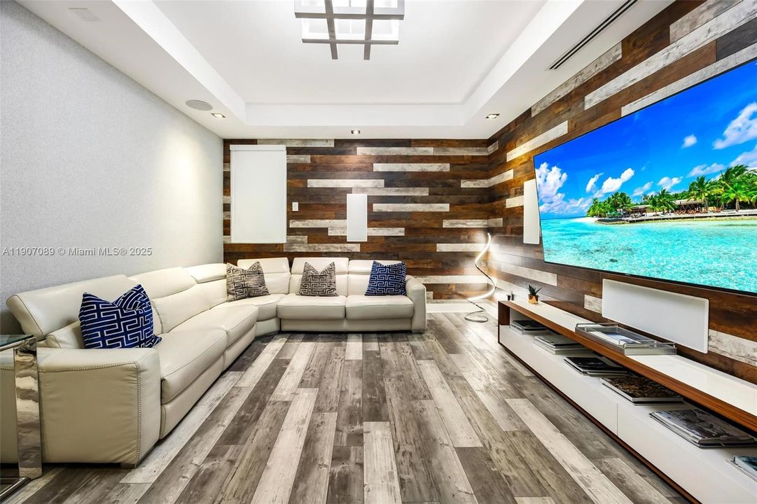 For Rent: $60,000 (7 beds, 6 baths, 7674 Square Feet)