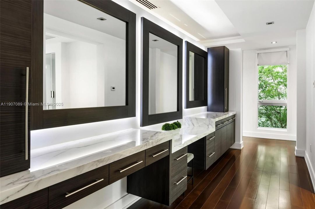 For Rent: $60,000 (7 beds, 6 baths, 7674 Square Feet)