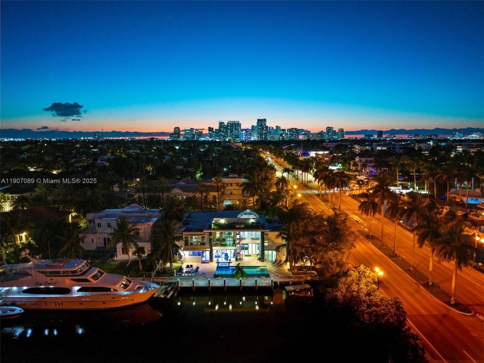 For Rent: $60,000 (7 beds, 6 baths, 7674 Square Feet)