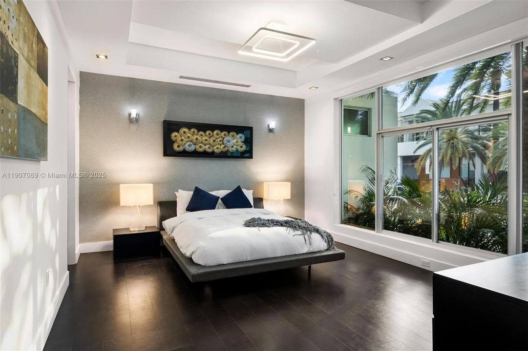 For Rent: $60,000 (7 beds, 6 baths, 7674 Square Feet)