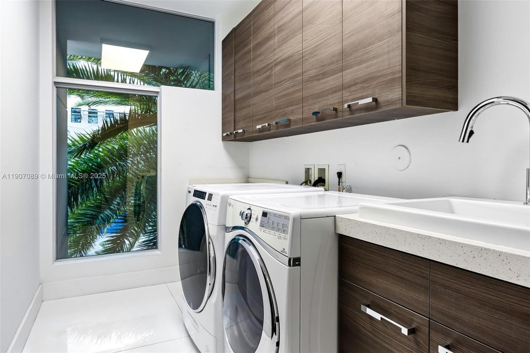 For Rent: $60,000 (7 beds, 6 baths, 7674 Square Feet)