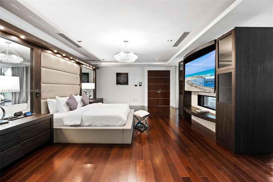 For Rent: $60,000 (7 beds, 6 baths, 7674 Square Feet)