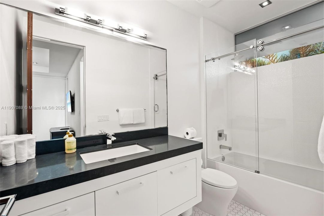 For Rent: $60,000 (7 beds, 6 baths, 7674 Square Feet)