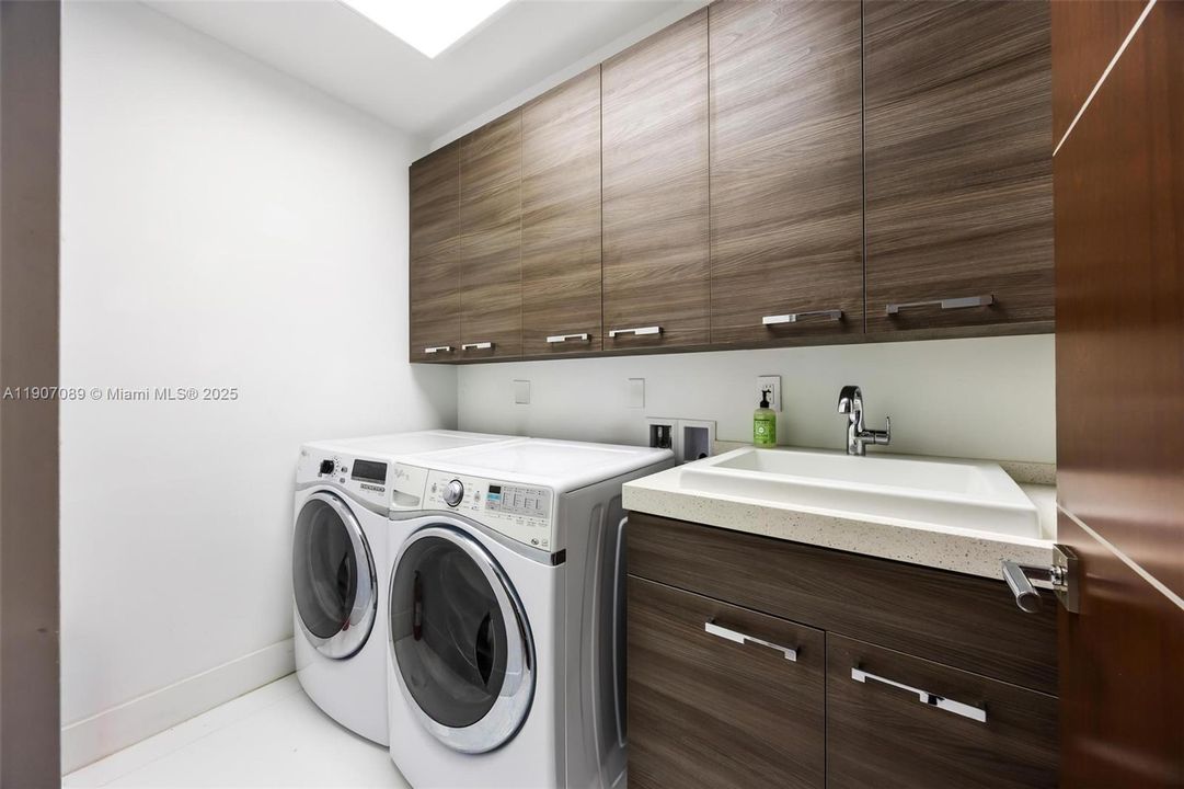 For Rent: $60,000 (7 beds, 6 baths, 7674 Square Feet)