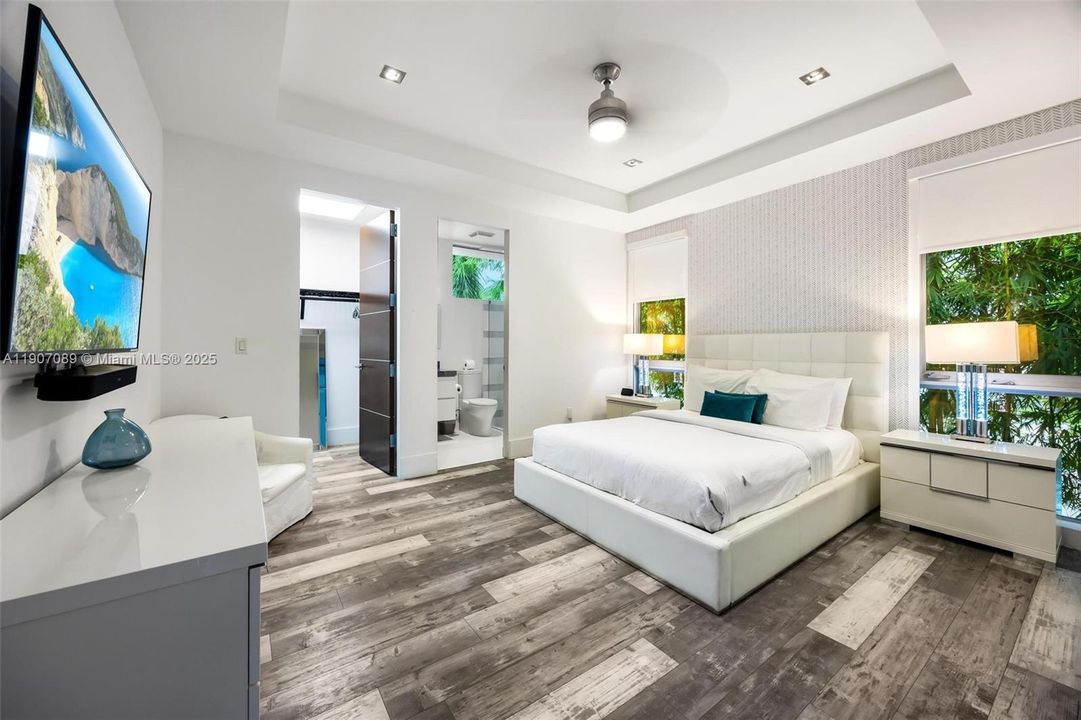 For Rent: $60,000 (7 beds, 6 baths, 7674 Square Feet)