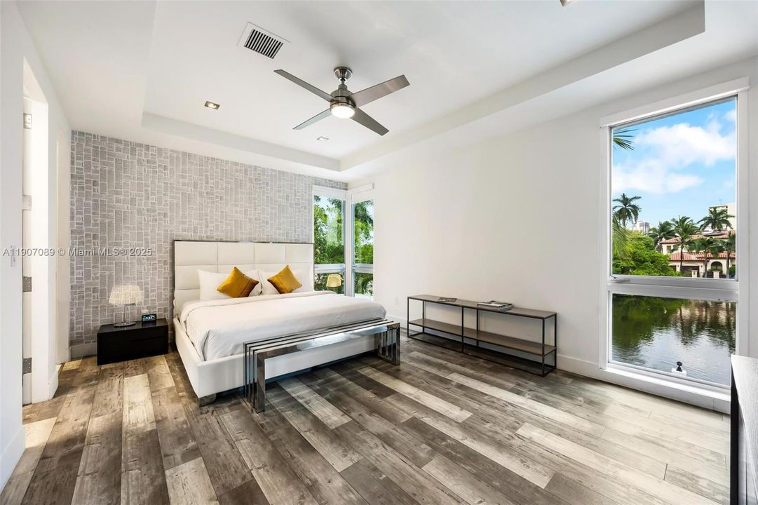 For Rent: $60,000 (7 beds, 6 baths, 7674 Square Feet)