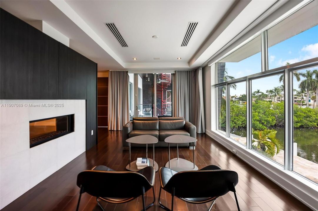 For Rent: $60,000 (7 beds, 6 baths, 7674 Square Feet)