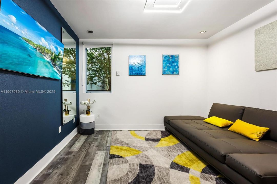 For Rent: $60,000 (7 beds, 6 baths, 7674 Square Feet)