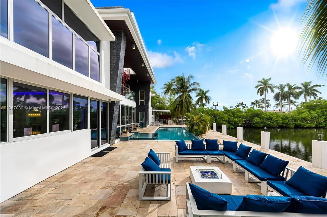 For Rent: $60,000 (7 beds, 6 baths, 7674 Square Feet)