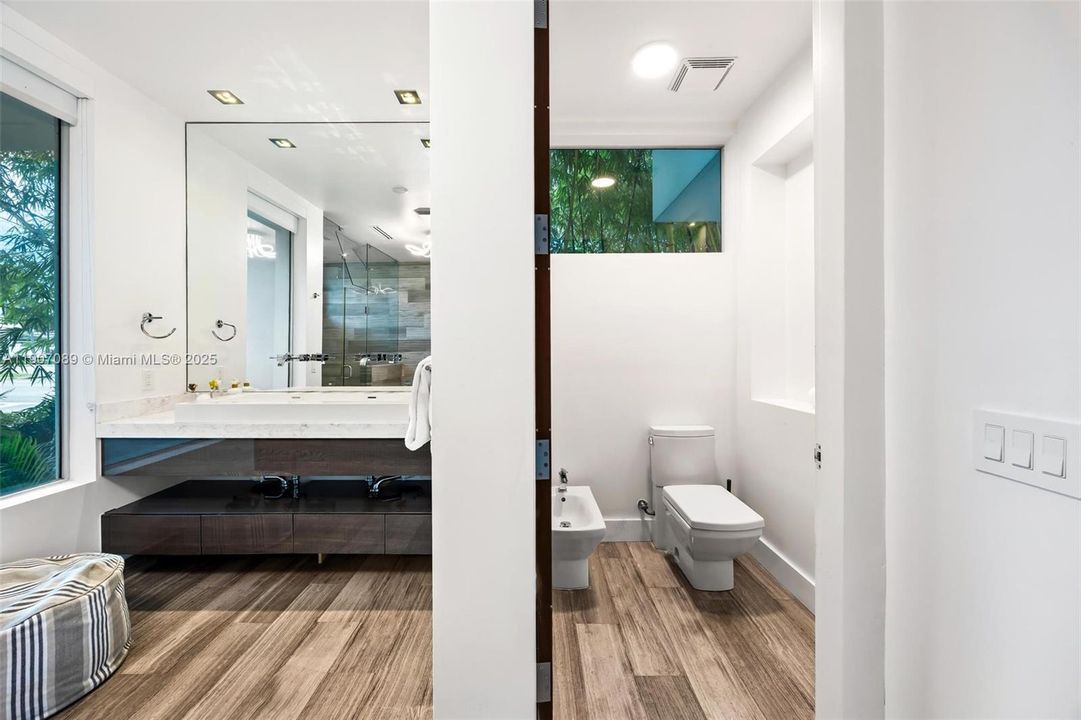 For Rent: $60,000 (7 beds, 6 baths, 7674 Square Feet)