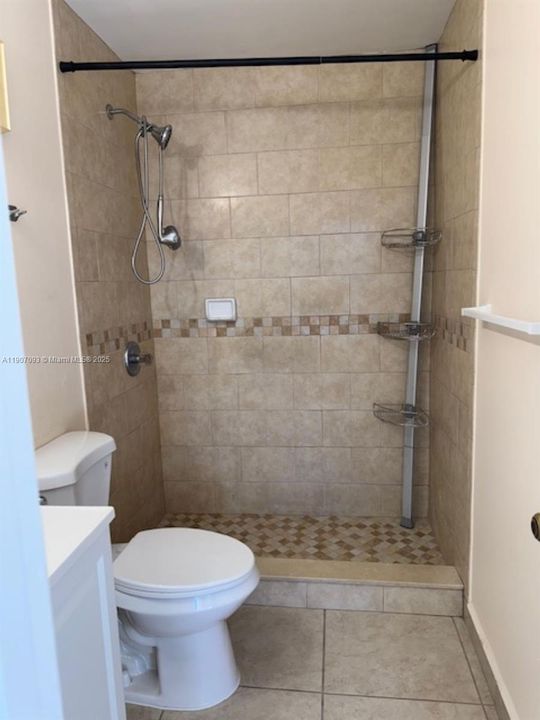 Active With Contract: $2,600 (2 beds, 2 baths, 1000 Square Feet)