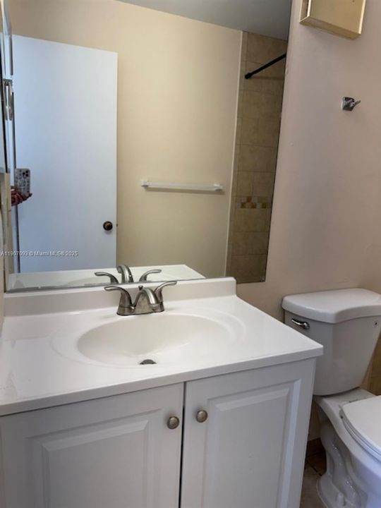 Active With Contract: $2,600 (2 beds, 2 baths, 1000 Square Feet)