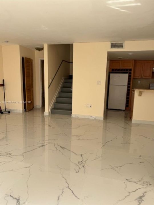 Active With Contract: $2,600 (2 beds, 2 baths, 1000 Square Feet)