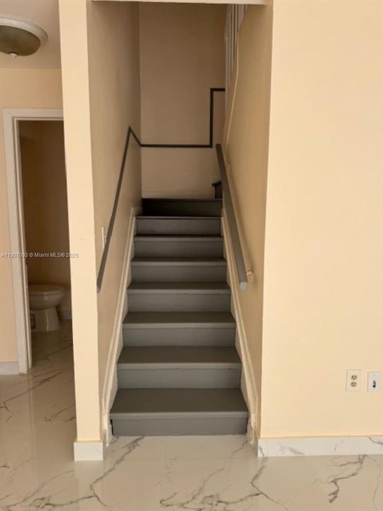 Active With Contract: $2,600 (2 beds, 2 baths, 1000 Square Feet)