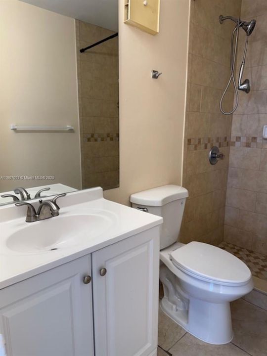 Active With Contract: $2,600 (2 beds, 2 baths, 1000 Square Feet)