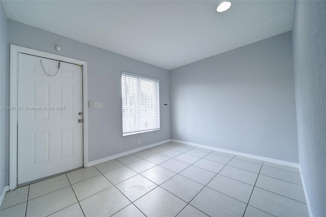 For Rent: $2,700 (4 beds, 2 baths, 1222 Square Feet)