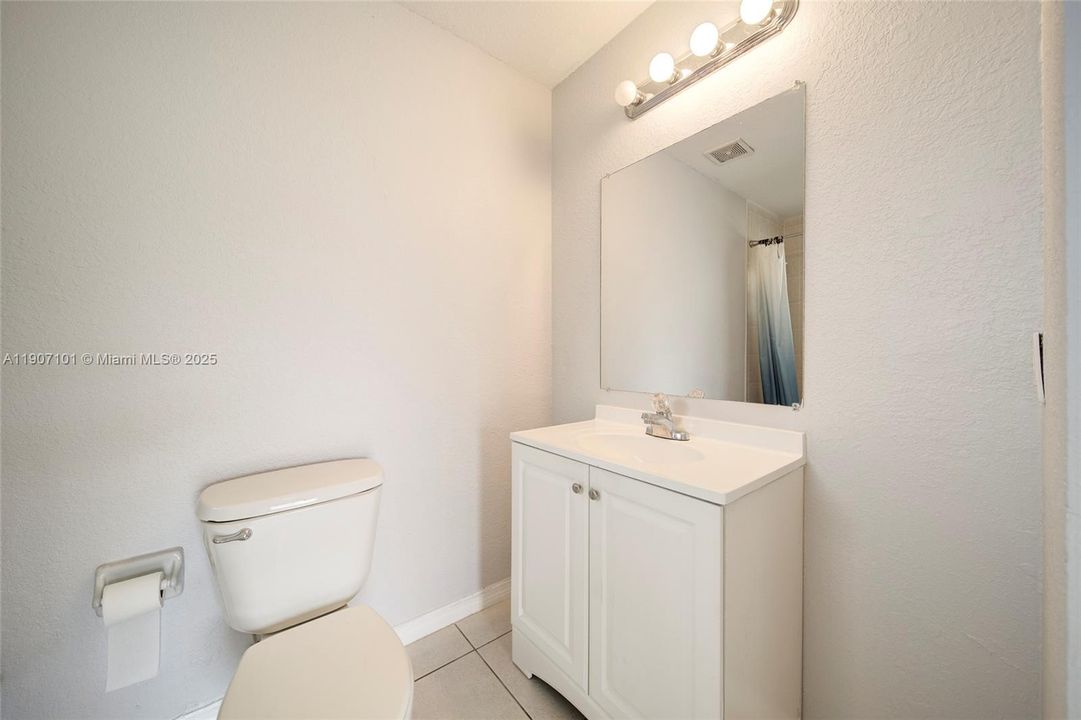 For Rent: $2,700 (4 beds, 2 baths, 1222 Square Feet)