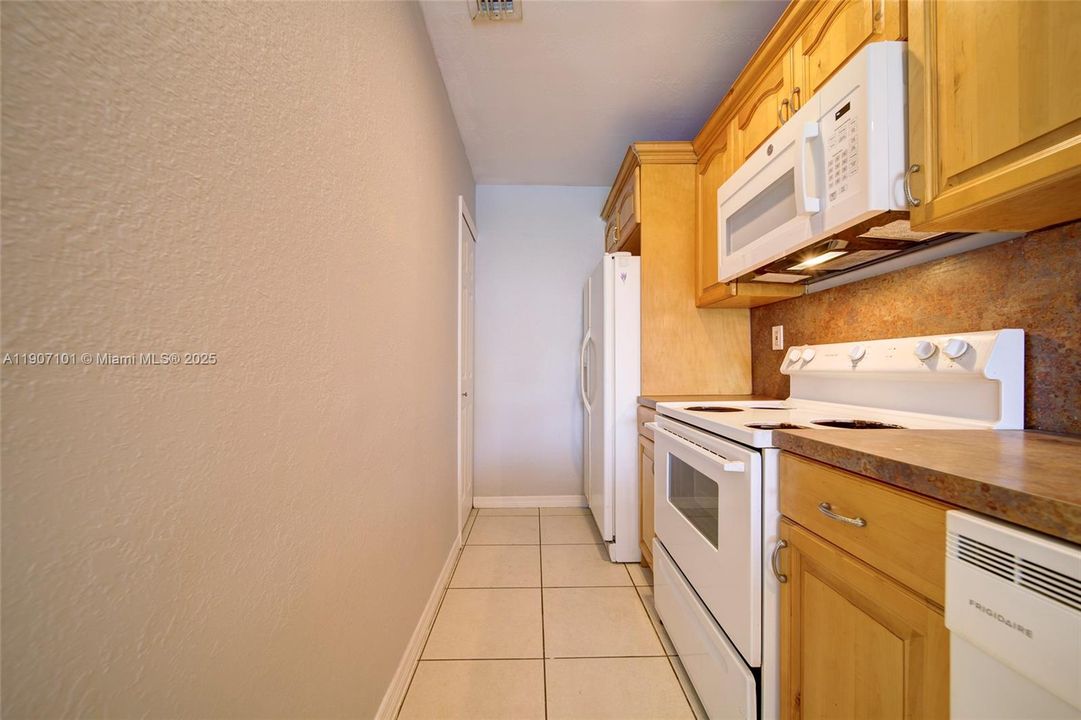 For Rent: $2,700 (4 beds, 2 baths, 1222 Square Feet)