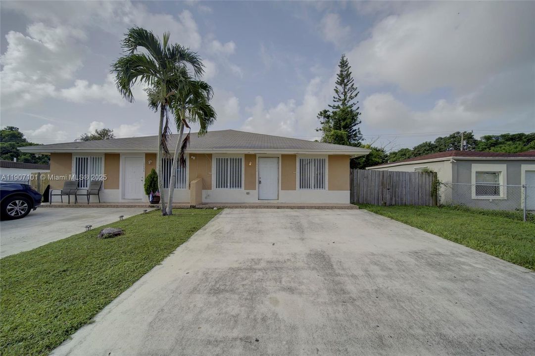 For Rent: $2,700 (4 beds, 2 baths, 1222 Square Feet)
