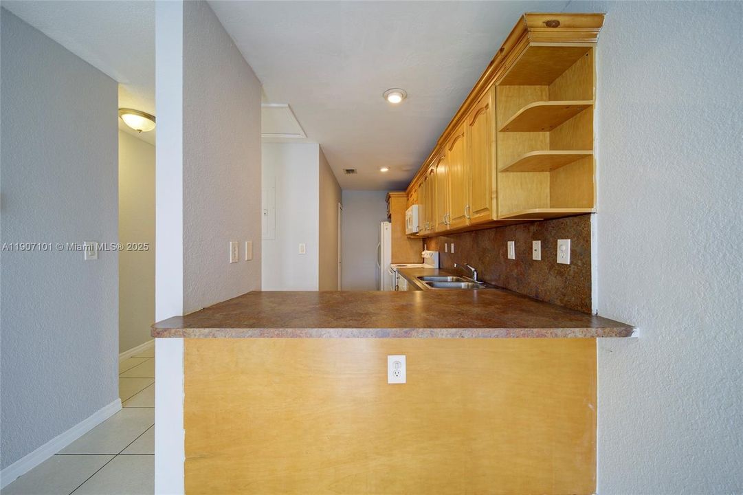 For Rent: $2,700 (4 beds, 2 baths, 1222 Square Feet)