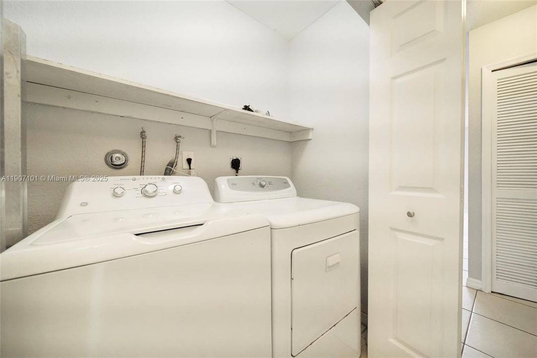 For Rent: $2,700 (4 beds, 2 baths, 1222 Square Feet)