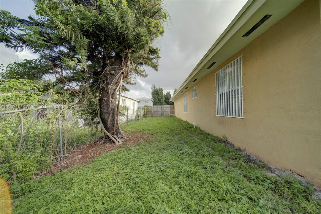 For Rent: $2,700 (4 beds, 2 baths, 1222 Square Feet)