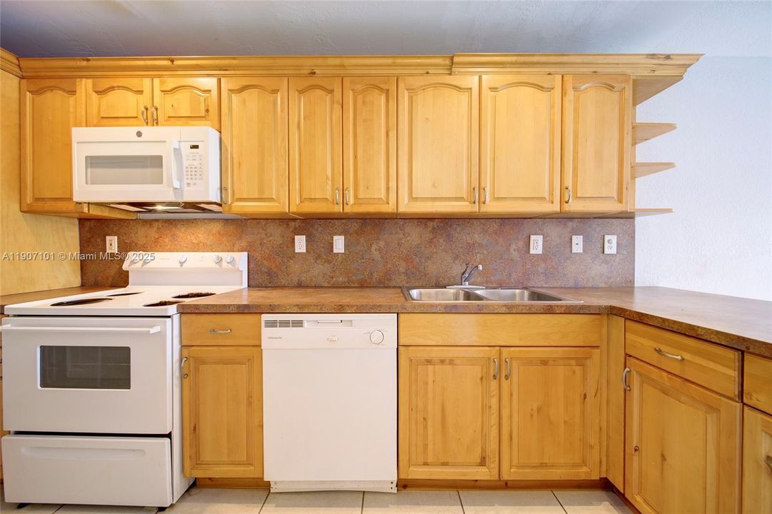 For Rent: $2,700 (4 beds, 2 baths, 1222 Square Feet)