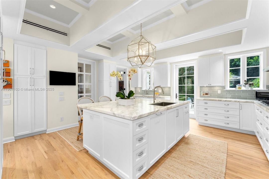 For Sale: $5,950,000 (3 beds, 3 baths, 3293 Square Feet)