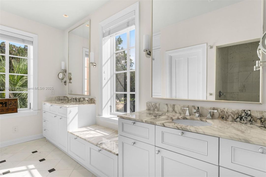 For Sale: $5,950,000 (3 beds, 3 baths, 3293 Square Feet)