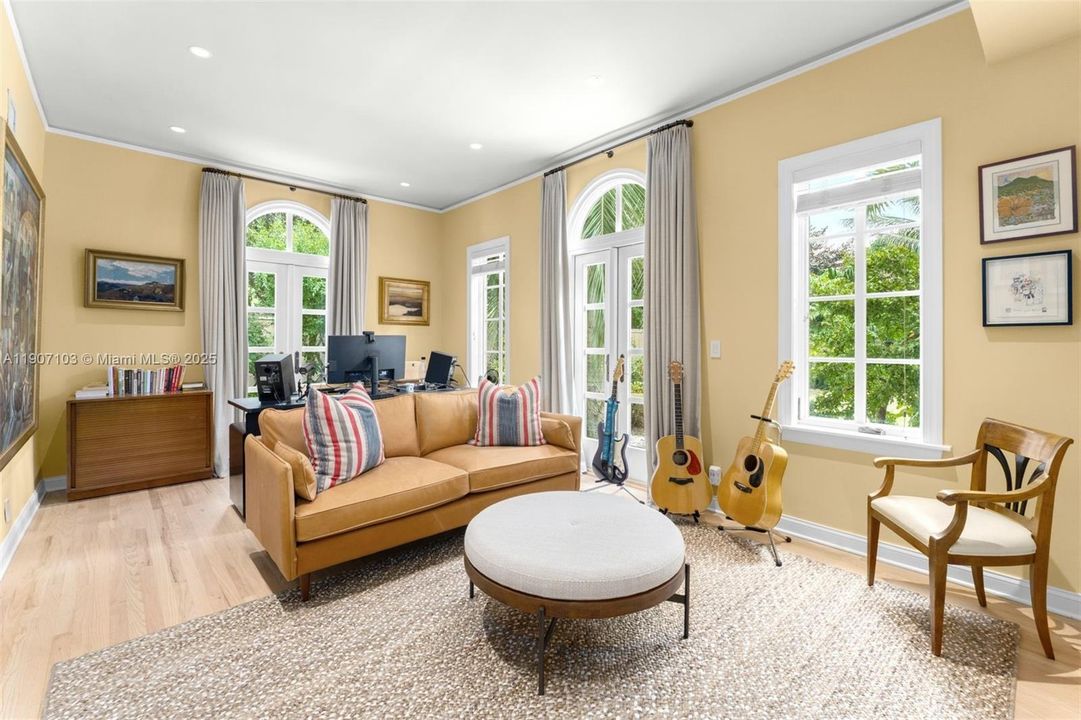 For Sale: $5,950,000 (3 beds, 3 baths, 3293 Square Feet)