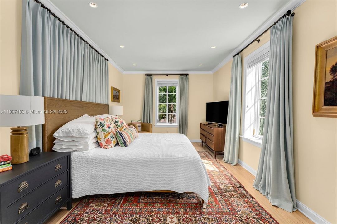 For Sale: $5,950,000 (3 beds, 3 baths, 3293 Square Feet)