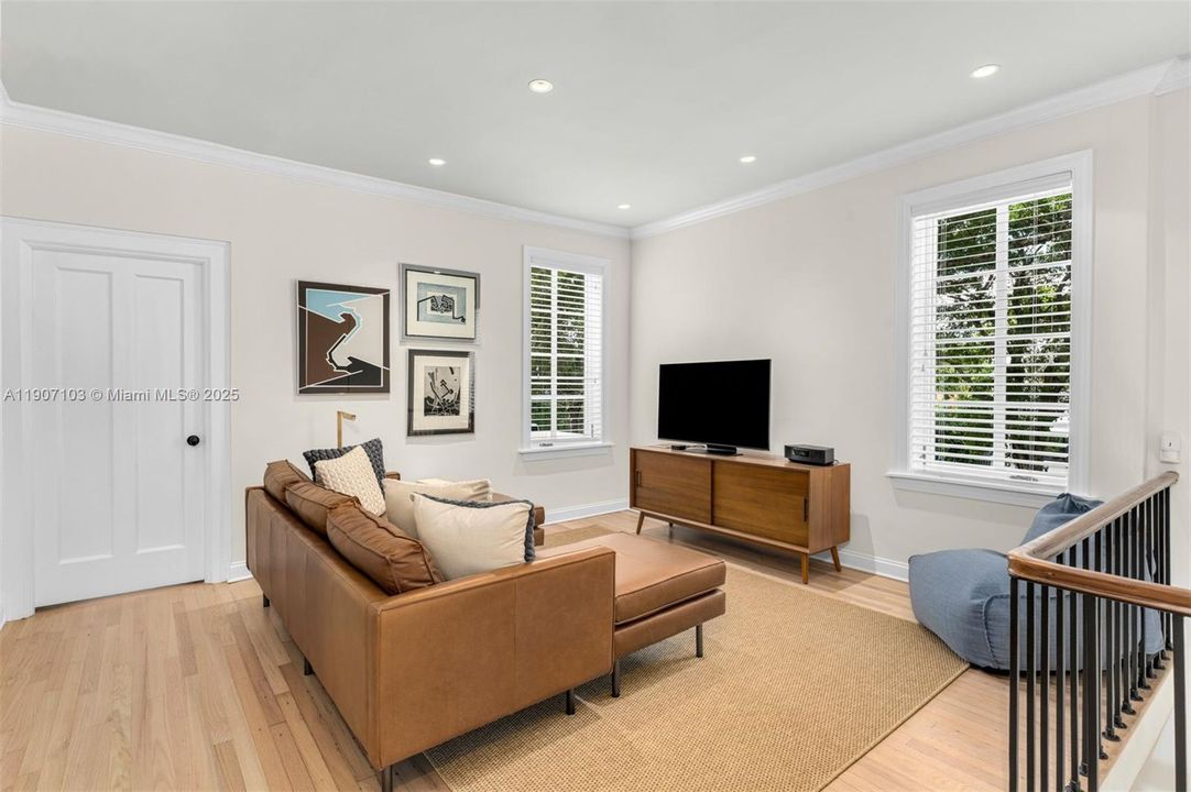 For Sale: $5,950,000 (3 beds, 3 baths, 3293 Square Feet)